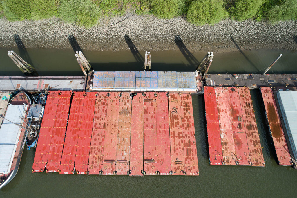 Schutenbetrieb im Travehafen, Hamburg